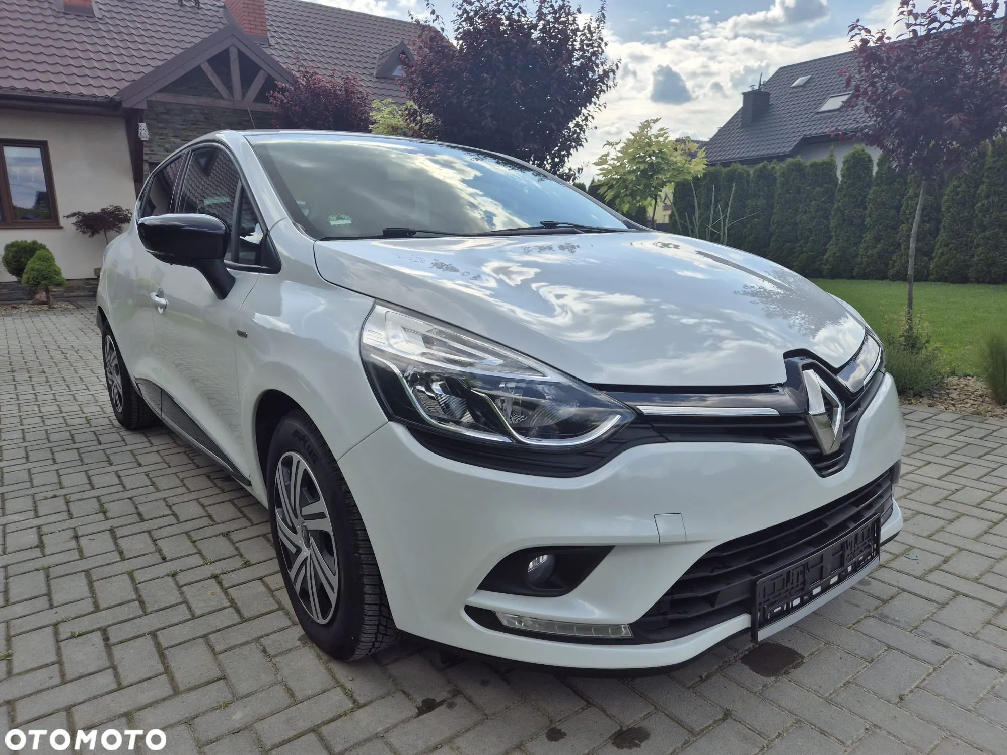 Renault Clio 1.2 16V 75 LIMITED - 1