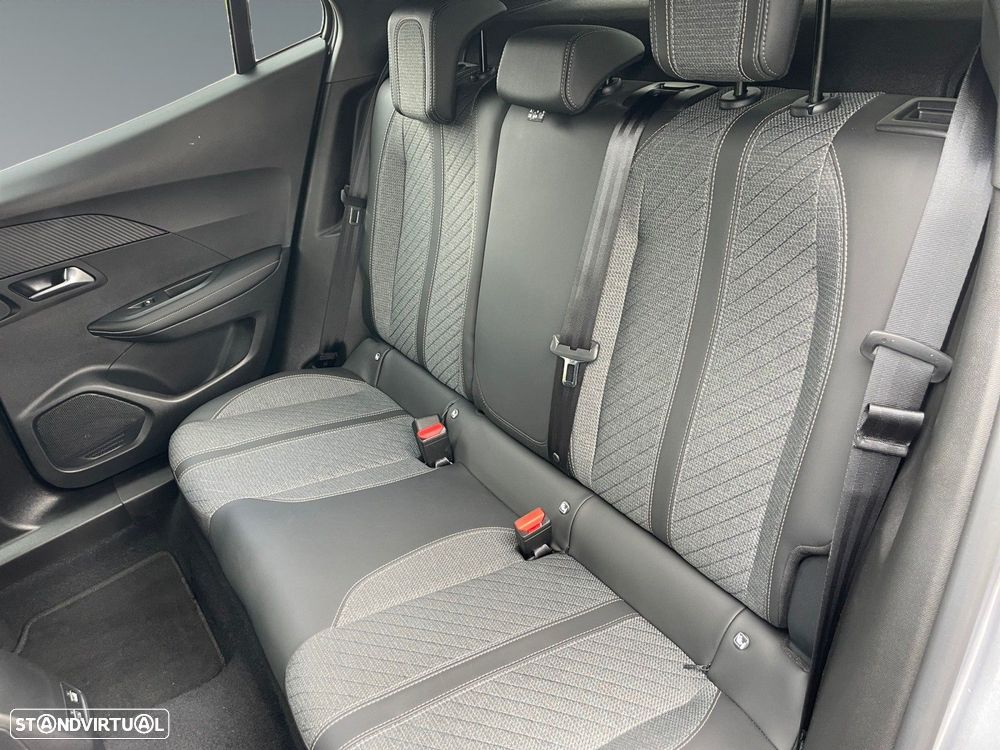 Peugeot 2008 1.2 PureTech Allure - 14