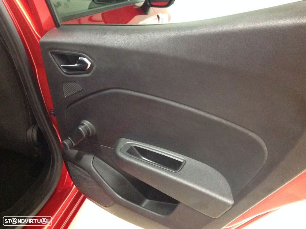 Renault Clio 1.0 TCe Limited CVT - 27