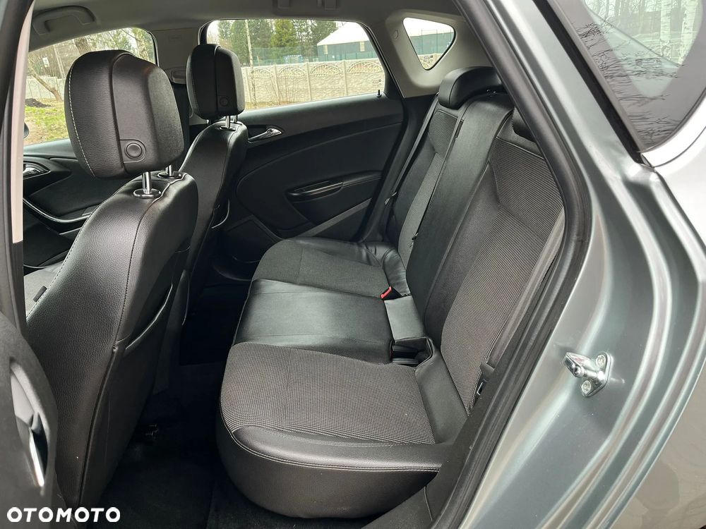 Opel Astra 1.4 Turbo Exklusiv - 24