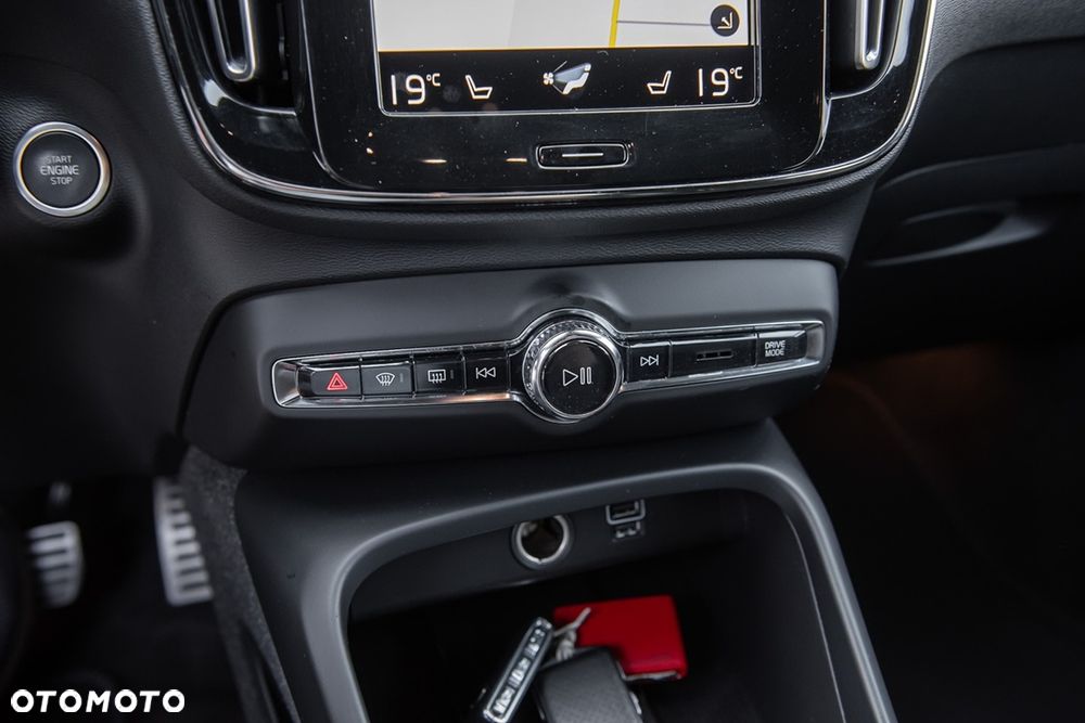 Volvo XC 40 D3 SCR AWD R-Design - 26