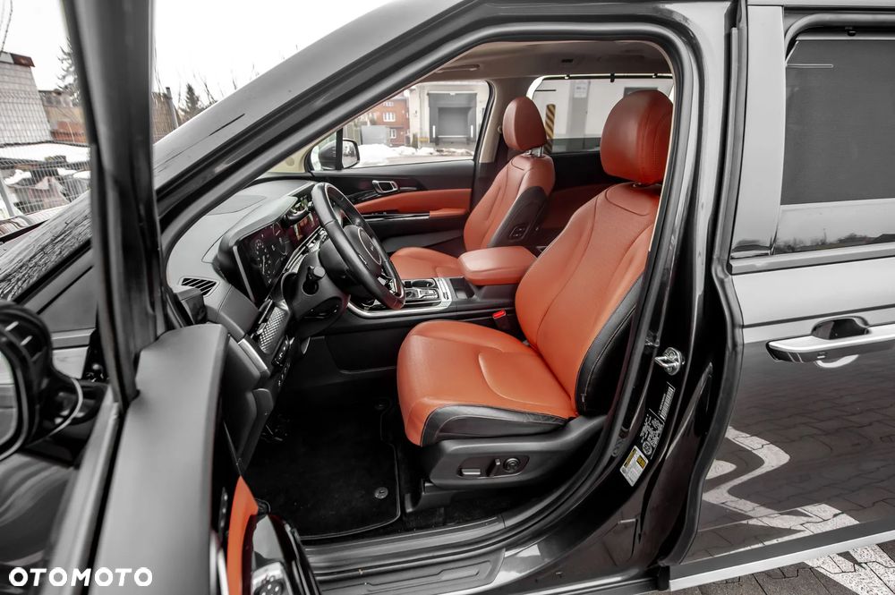 Kia Carnival - 23