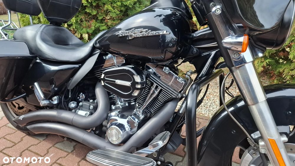 Harley-Davidson Touring Street Glide - 13