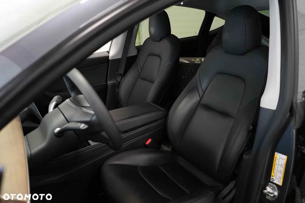 Tesla Model Y Long Range AWD - 8