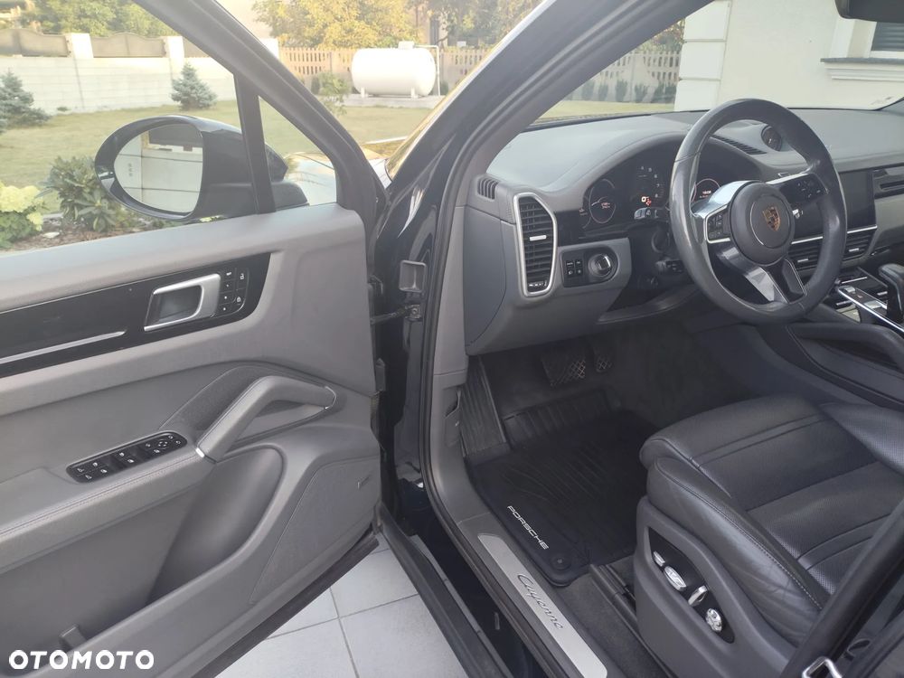 Porsche Cayenne Standard - 19