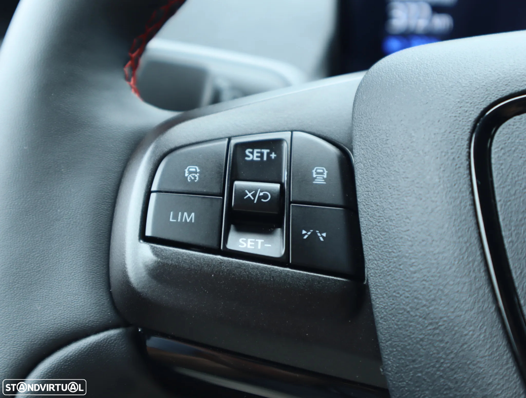 Ford Mustang Mach-E 75.7 kWh Premium AWD - 36