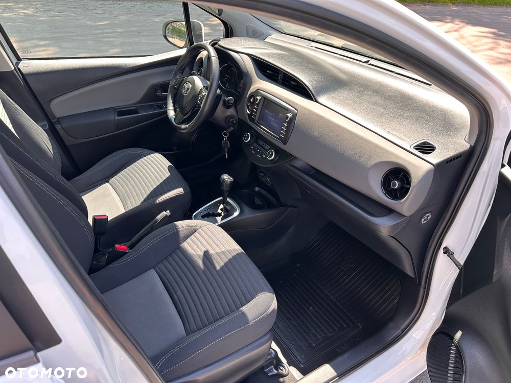 Toyota Yaris Hybrid 100 Premium - 39