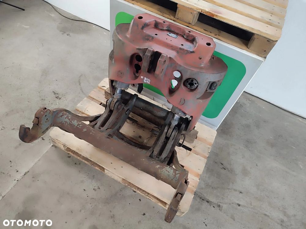 Przedni TUZ 4362146H01 MASSEY FERGUSON 8670 - 2