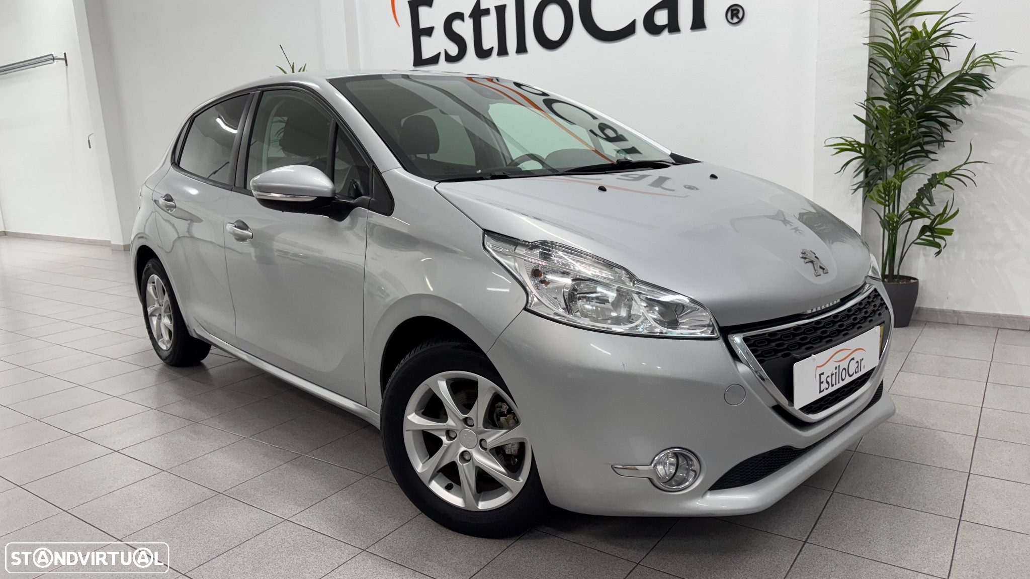 Peugeot 208 1.2 VTi Allure - 12