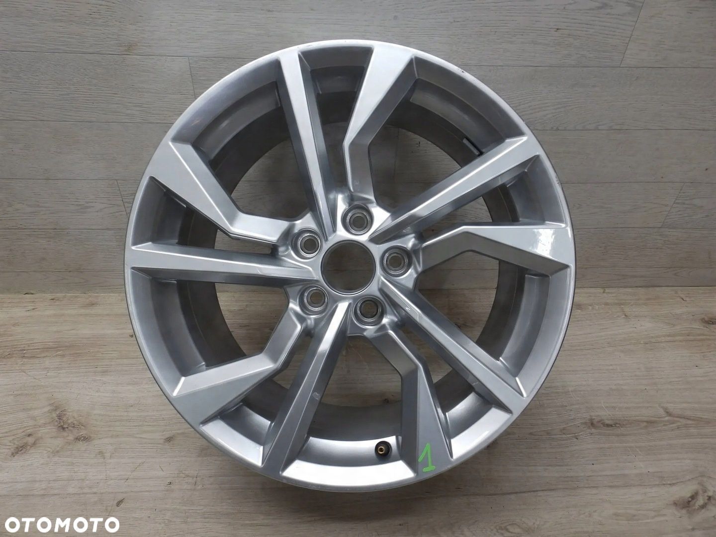 Felga Audi TT 8S0 E 8.5Jx18H2 Et50 5x112 8S0601025AN - 1