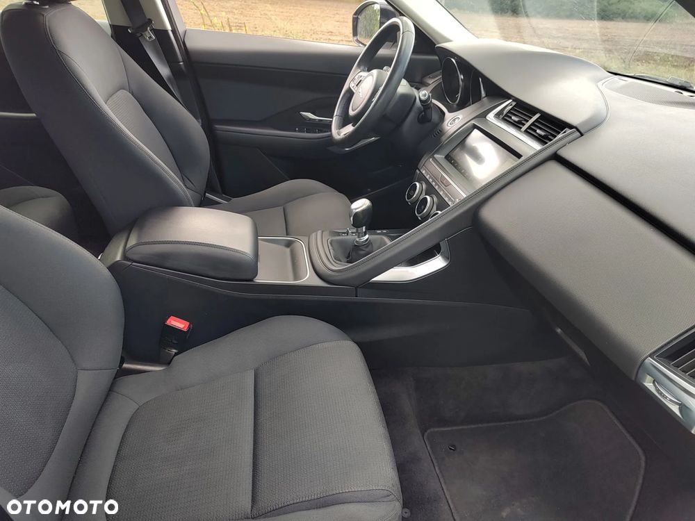 Jaguar E-Pace D150 - 8