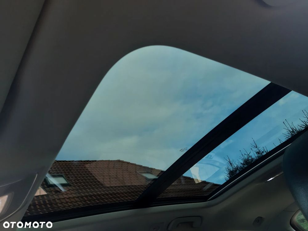 Audi A6 Avant 2.0 TDI quattro S tronic - 33