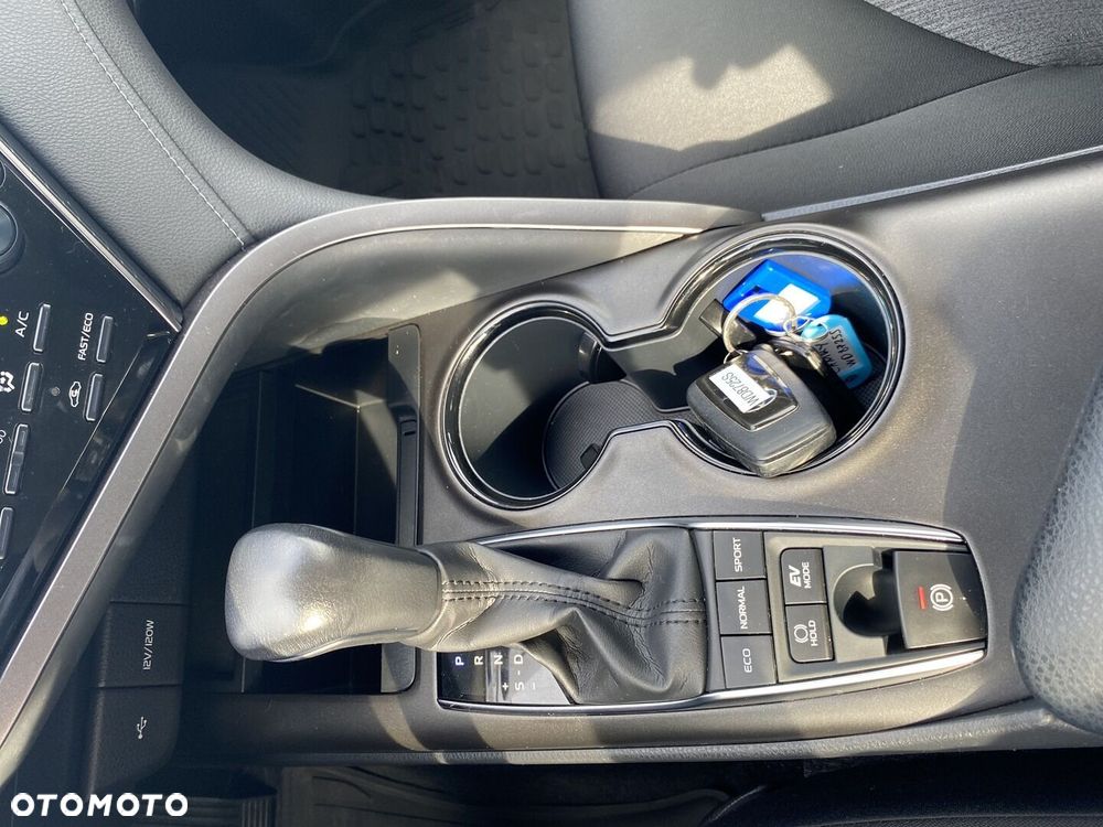 Toyota Camry 2.5 Hybrid Comfort CVT - 25