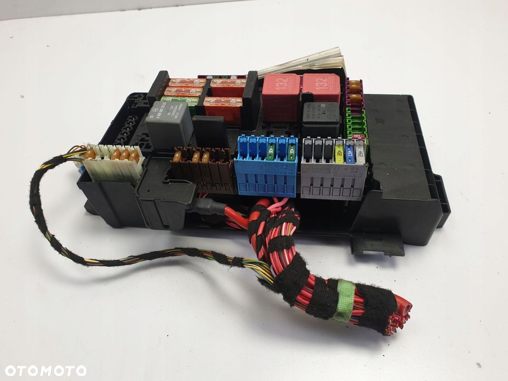 Mercedes A205 W205 2.2 CDI SKRZYNKA BEZPIECZNIKÓW - 1