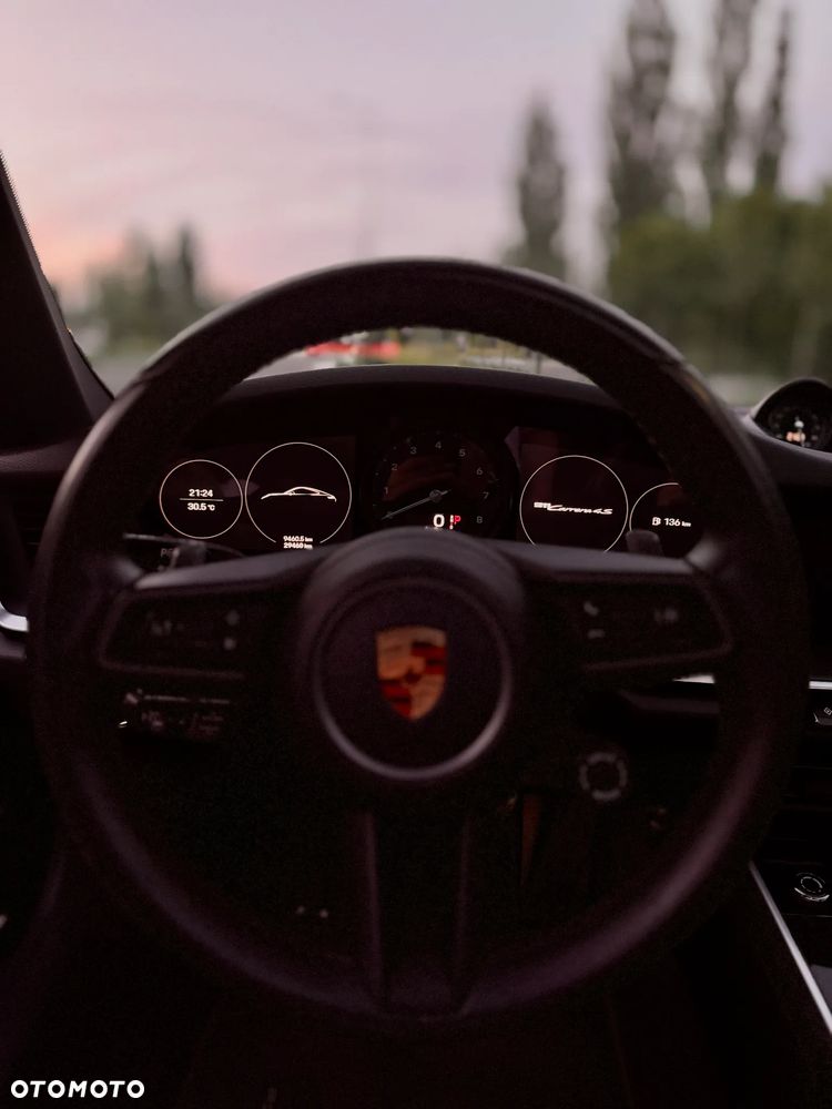 Porsche 911 Carrera 4S - 34
