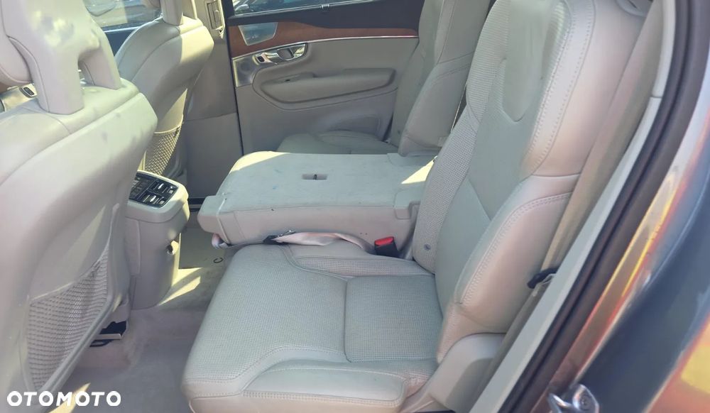 Volvo XC 90 - 16
