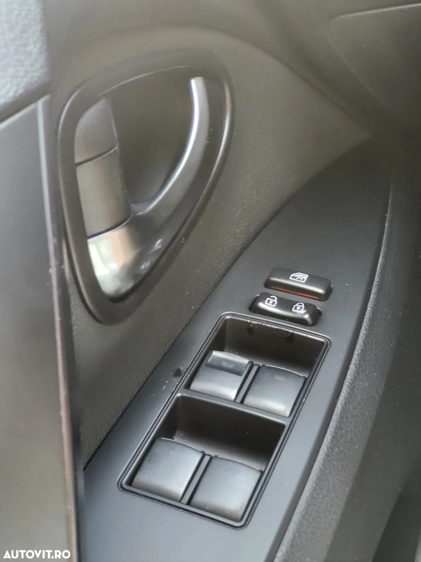 Toyota Avensis 2.0 D-4D Elegance - 19