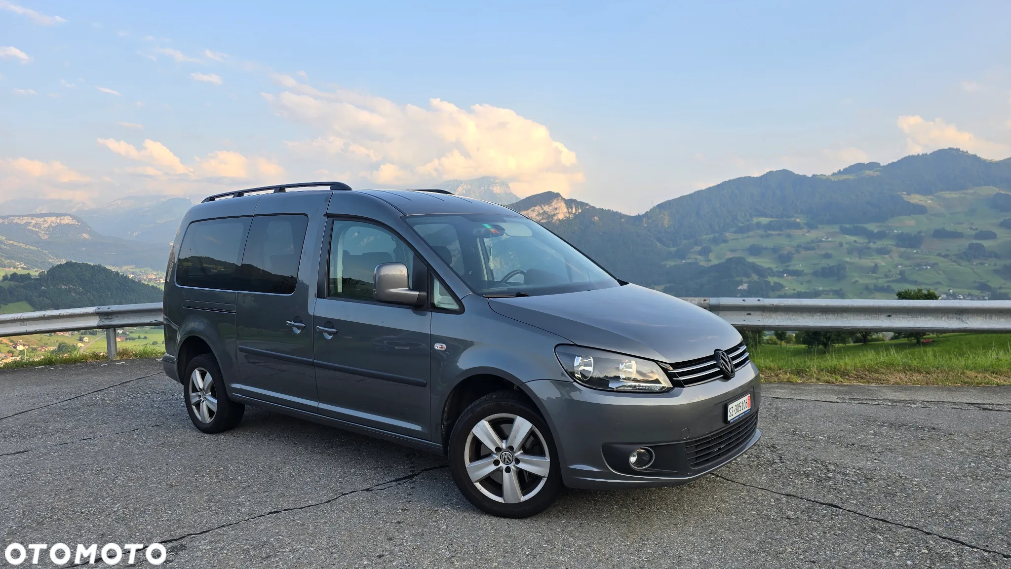 Volkswagen Caddy Maxi 2.0 TDI Comfortline 4Motion DSG - 2