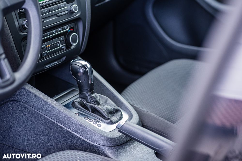 Volkswagen Jetta 1.6 TDI DSG Life - 26