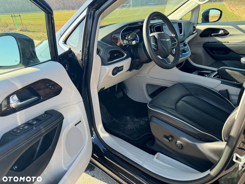 Chrysler Pacifica - 22