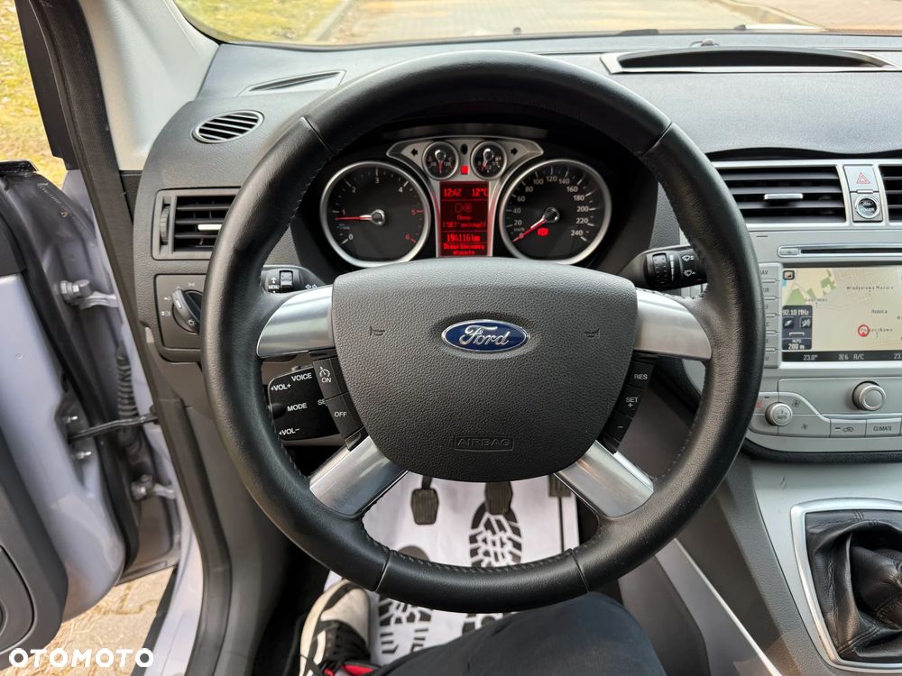 Ford Kuga 2.0 TDCi 2x4 Titanium - 29
