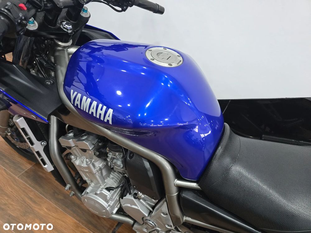 Yamaha FZS - 8