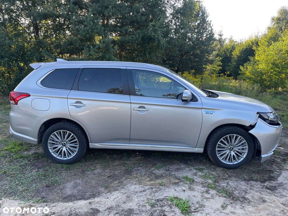 Mitsubishi Outlander Instyle + - 2