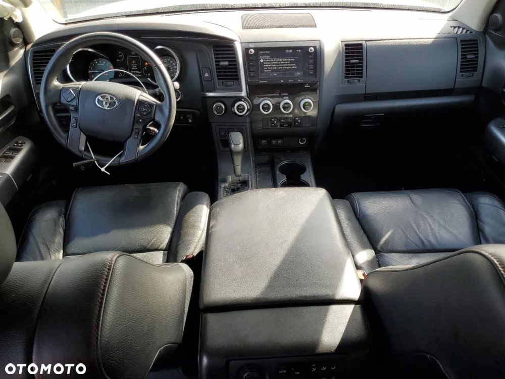 Toyota Sequoia - 7