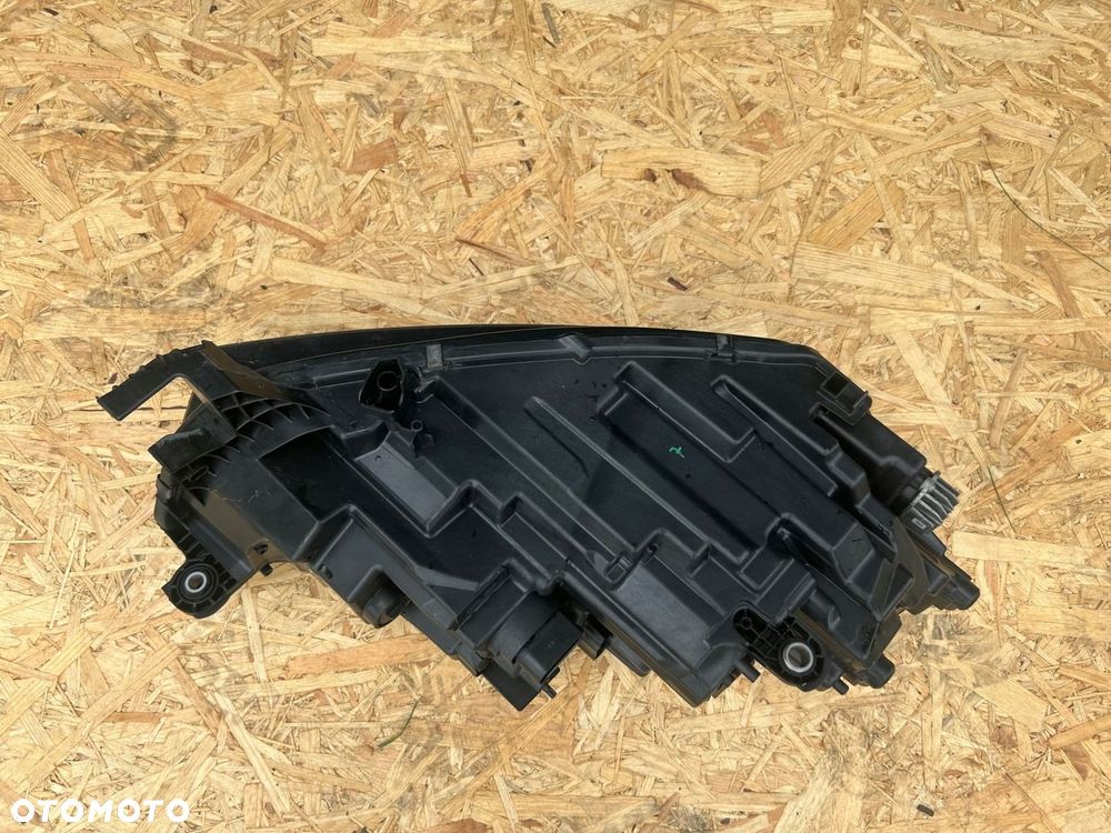 LAMPA LEWA PRZÓD SKODA OCTAVIA IV 5E4 941 015 - 5