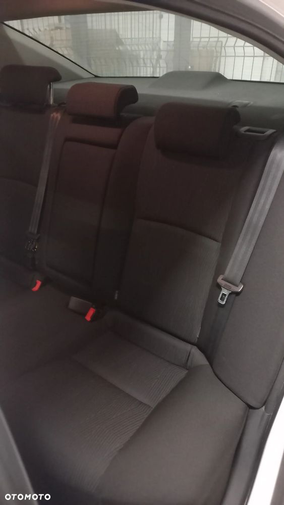 Toyota Avensis 2.0 D-4D Luna - 14
