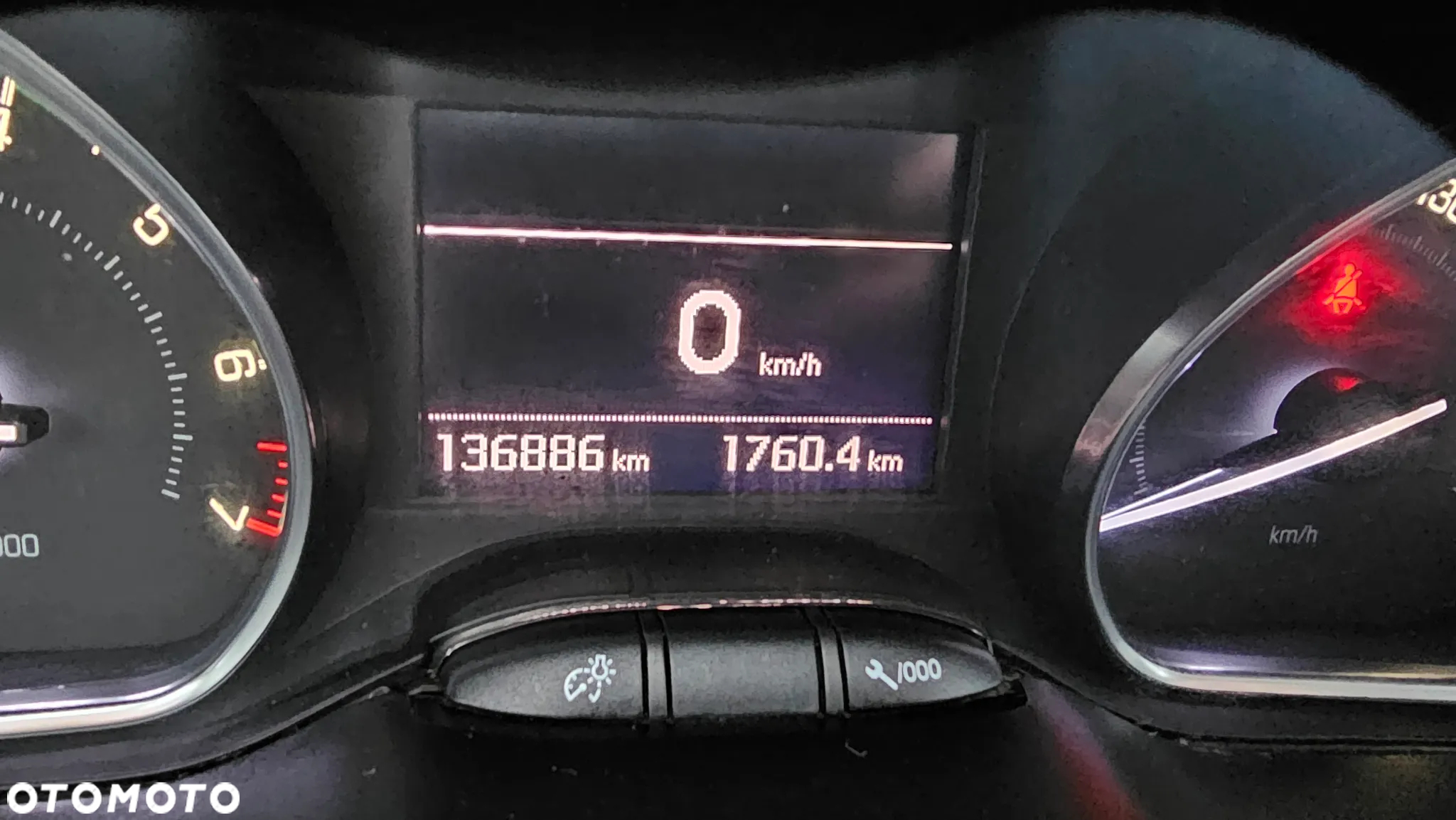 Peugeot 2008 1.2 Pure Tech Allure S&S - 12