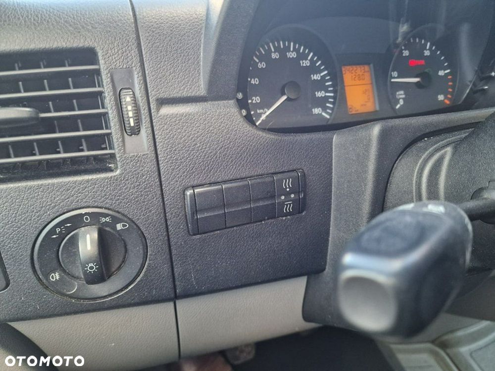 Mercedes-Benz Sprinter - 11