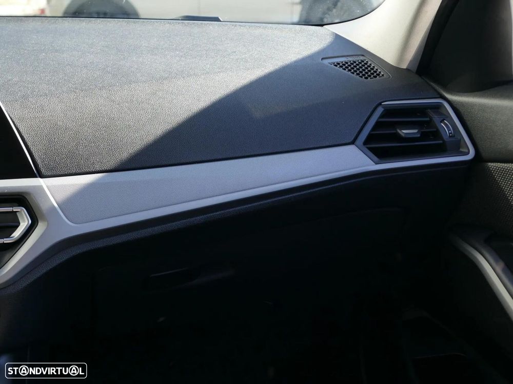 BMW 330 e iPerformance Advantage - 35