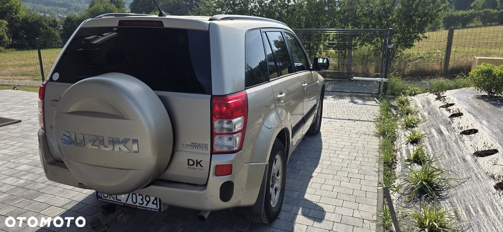 Suzuki Grand Vitara 2.0 - 16