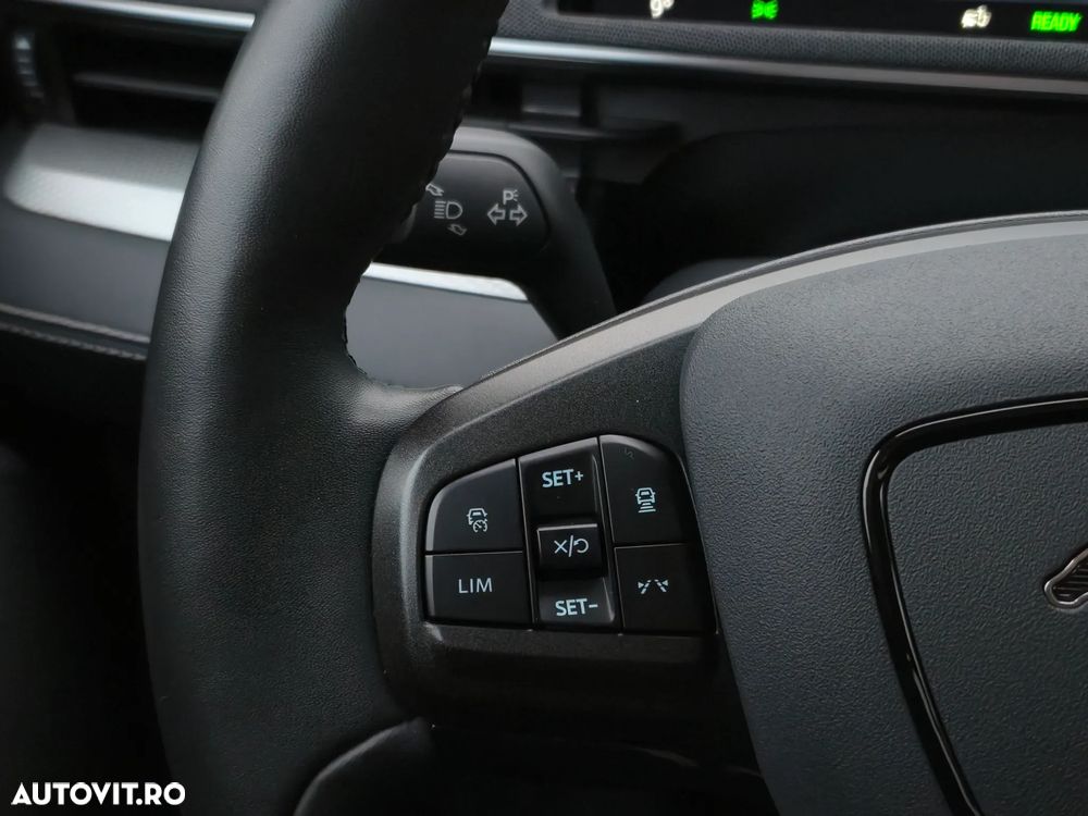 Ford Mustang Mach-E PREMIUM - 31