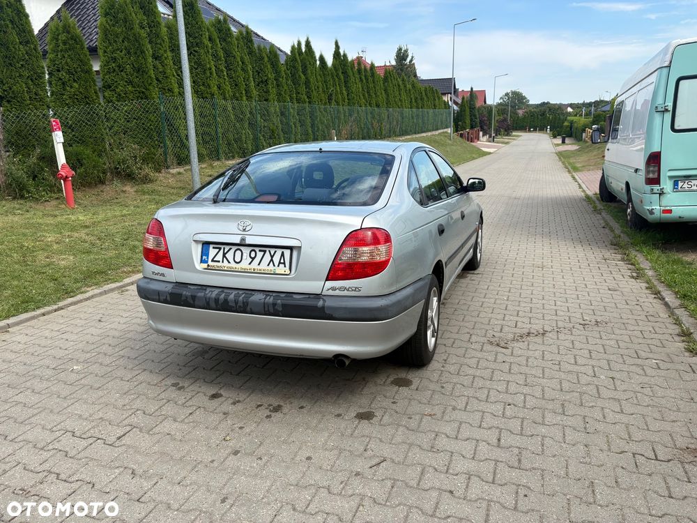 Toyota Avensis - 5