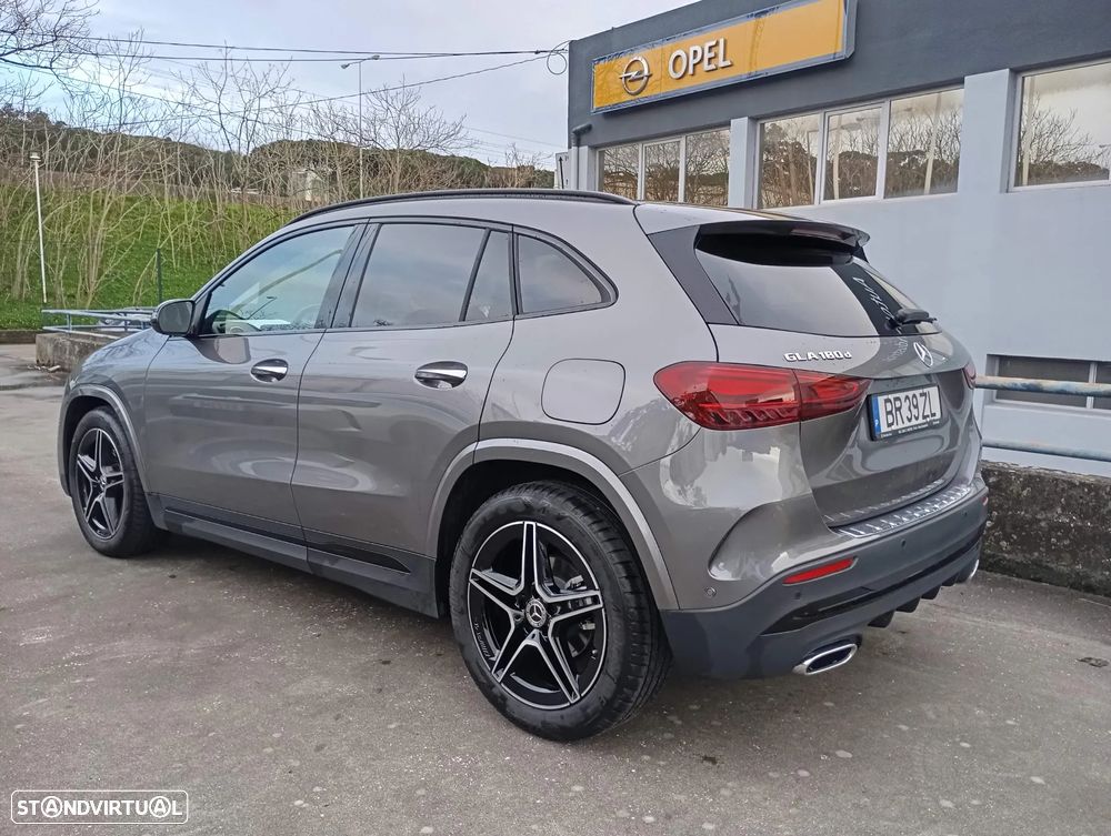 Mercedes-Benz GLA 180 d AMG Line - 3