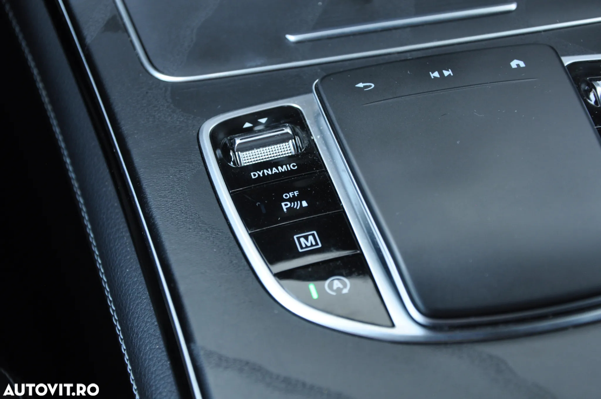 Mercedes-Benz GLC 300 d 4Matic 9G-TRONIC AMG Line Plus - 25