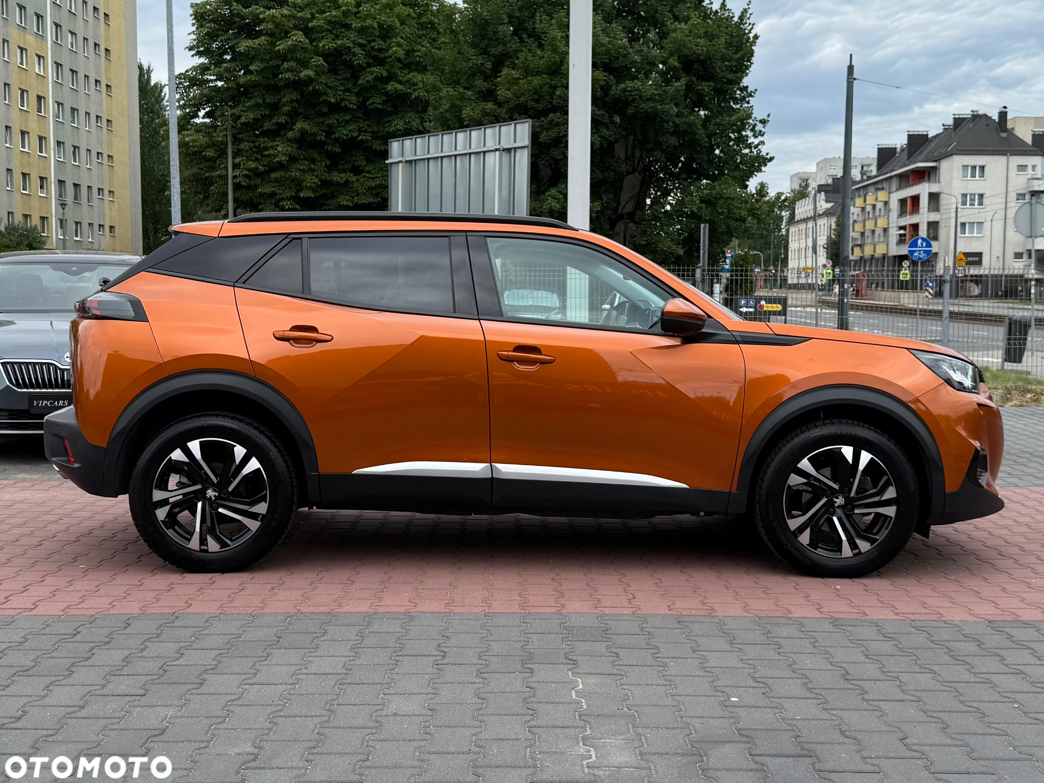 Peugeot 2008 1.5 BlueHDi Allure S&S - 17