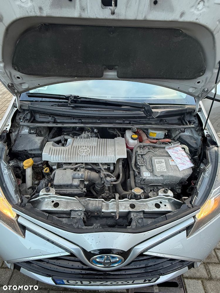 Toyota Yaris Hybrid 100 Premium - 18