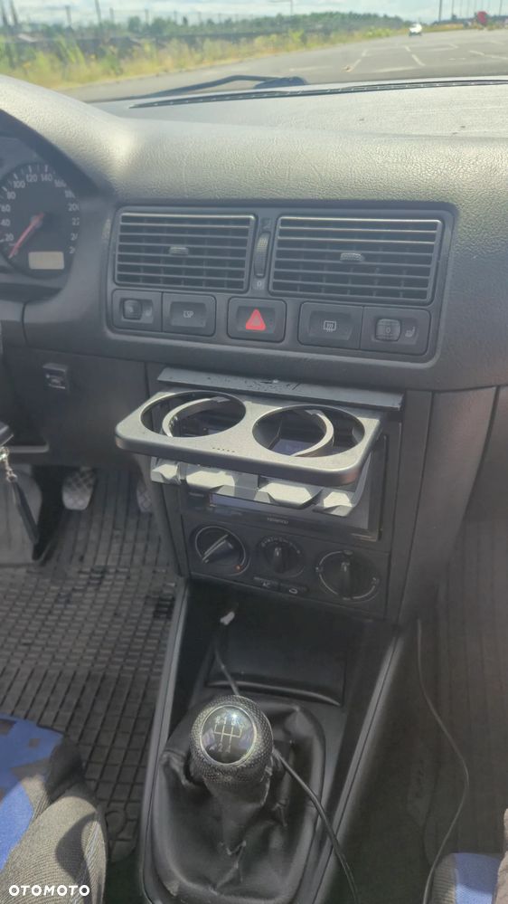 Volkswagen Golf 1.6 Comfortline - 23