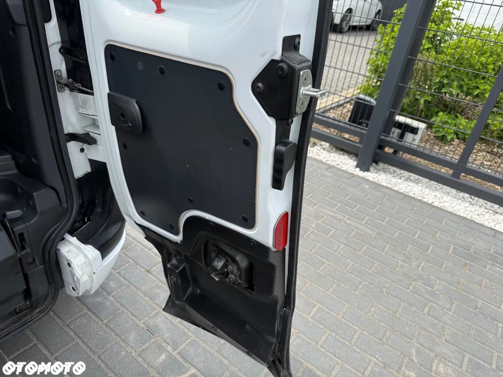 Renault Kangoo ENERGY dCi 110 FAP Start & Stop Luxe - 31