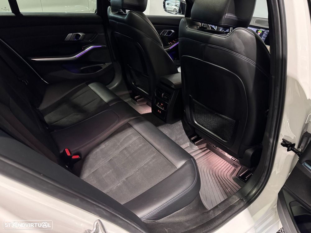 BMW 330 e Touring Pack Desportivo M Auto - 49