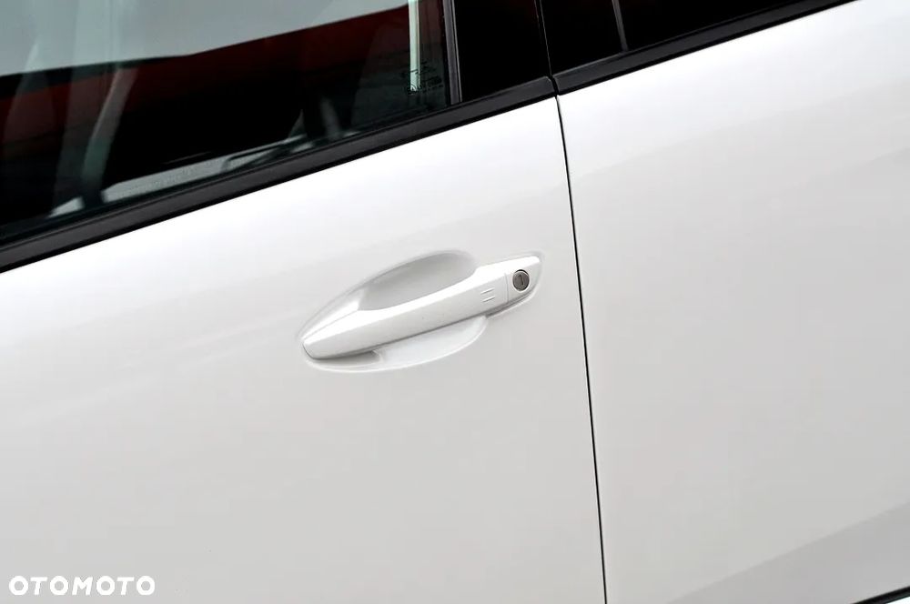 Peugeot 3008 1.2 PureTech GPF Allure S&S EAT8 - 17