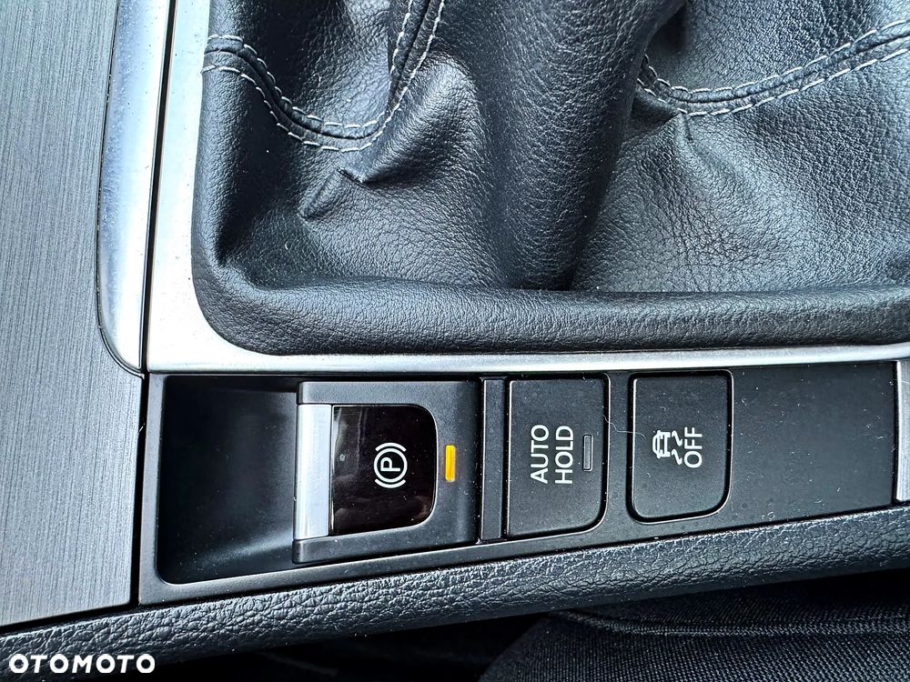 Volkswagen Passat Variant 2.0 TDI BlueMotion Technology Highline - 22