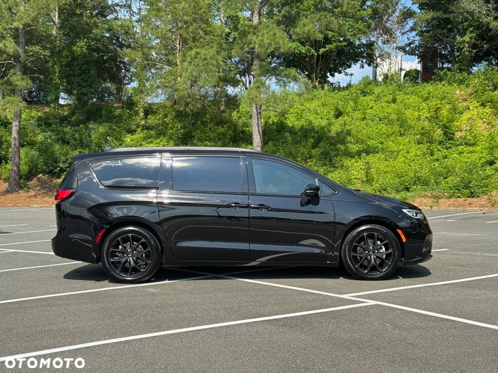 Chrysler Pacifica - 15