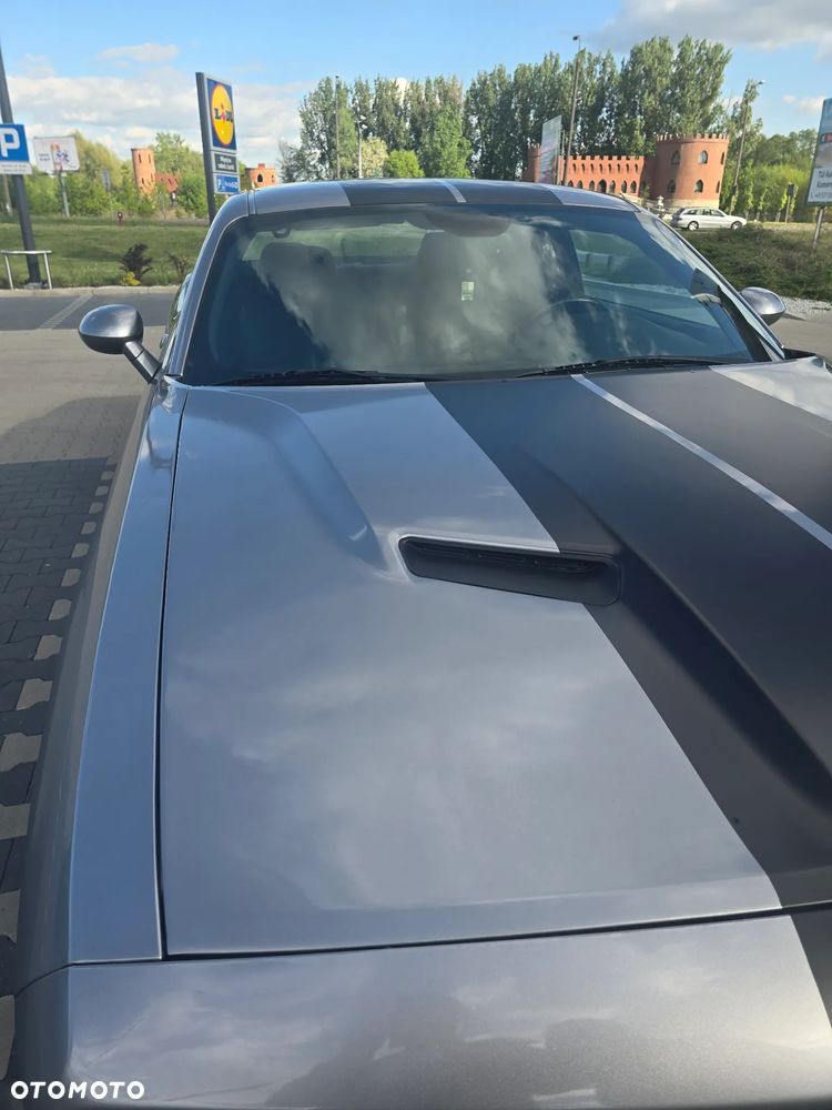 Dodge Challenger - 17