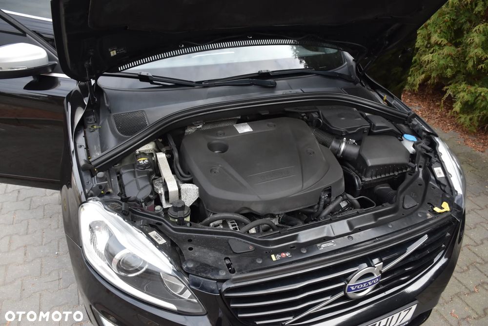 Volvo XC 60 D3 Drive-E R-Design Momentum - 24