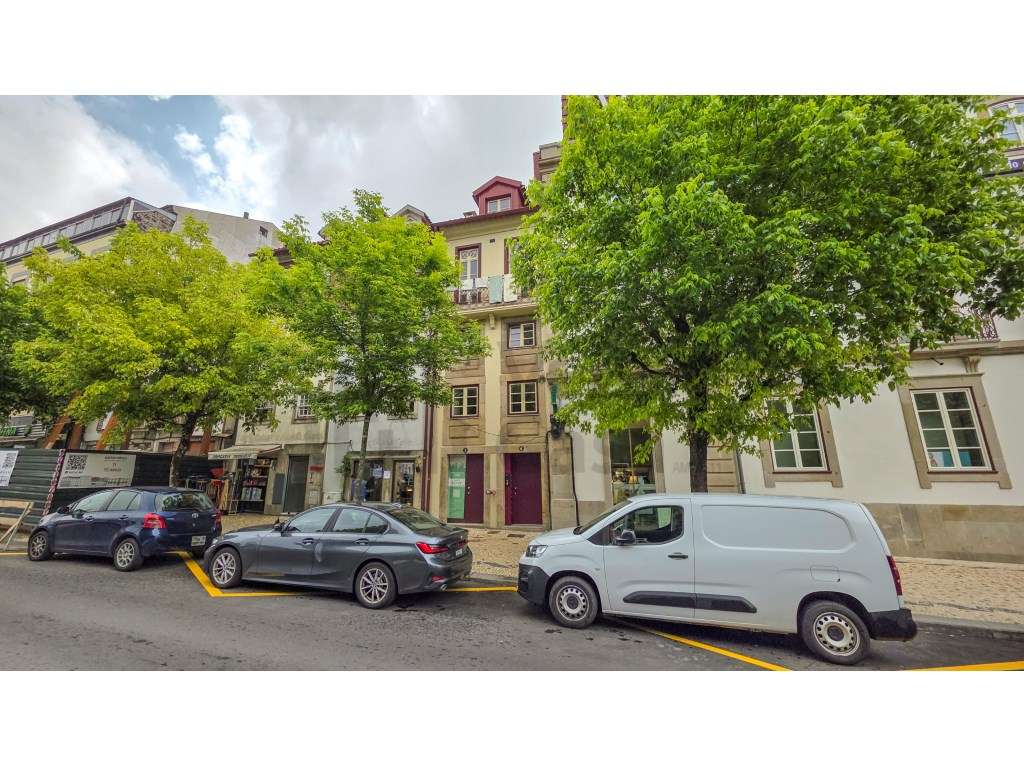 Apartamento T1 com terraço em zona histórica de Braga. - Grande imagem: 3/23