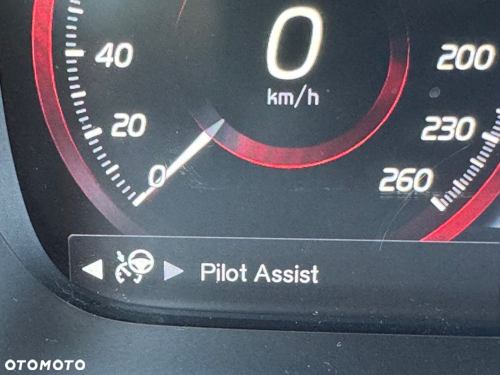 Volvo V90 D4 Momentum - 29